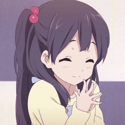 很多人给她寄旧衣服 只为留住思念